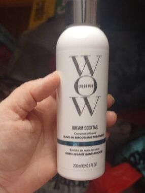 Color wall leave in smoothing treatment